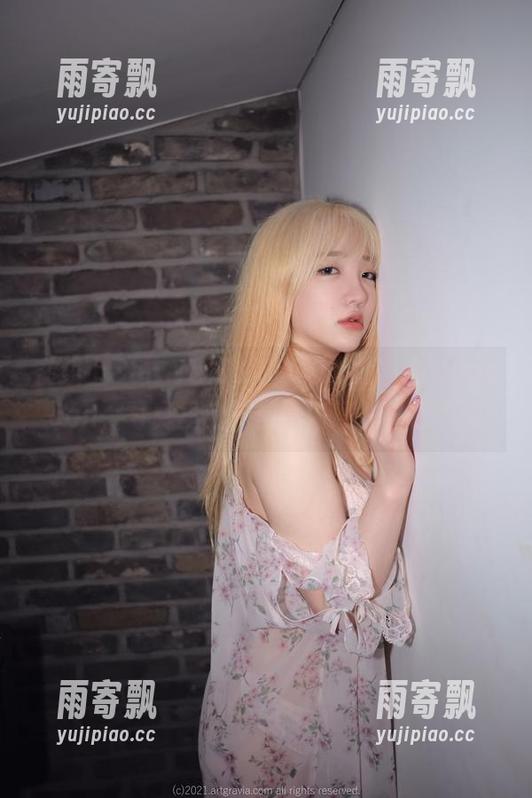 在线上Son Ye Eun的LOOZY-Halloqueen,写真里的元素一如既往的在变幻 在线上Son Ye Eun的LOOZY-Halloqueen,写真里的元素一如既往的在变幻